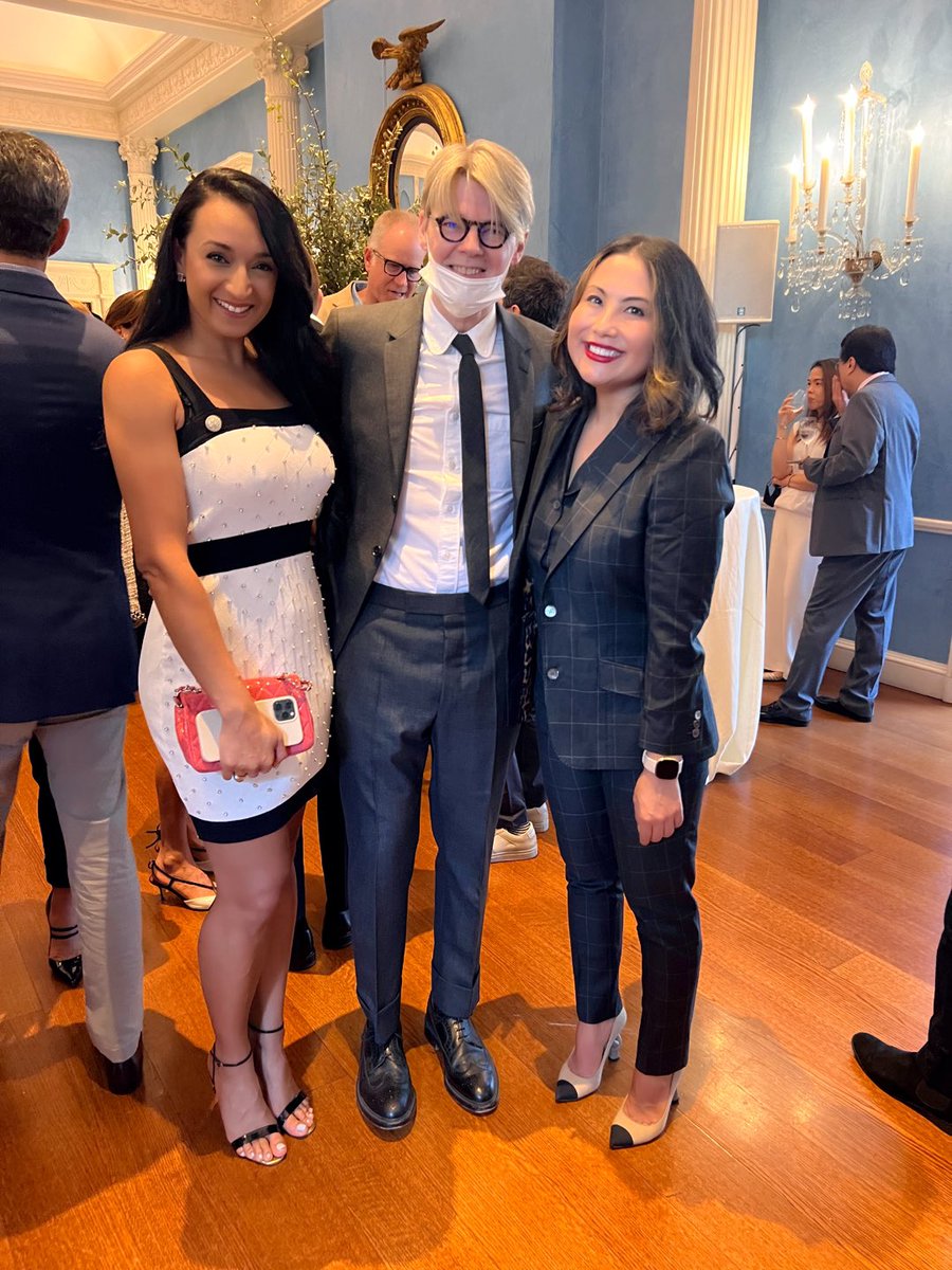 LubnaDesigns's tweet photo. Such a beautiful New York Fashion Week kick off tonight by Mayor Eric Adams! @CFDA @FashionWeekCBUS @ILModaColumbus https://t.co/89nHA4ARhq