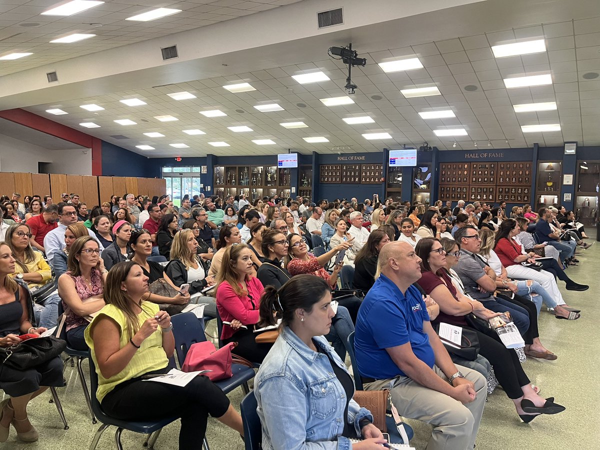 HE_Decoded's tweet photo. Packed house last night at @ColumbusHS_Mia Senior Parent Night hosted by the School Counseling Department!

Parents/Guardians heard from Campus Ministry, Service Learning, and College &amp; Career! #Adelante #Classof2023 #HEDecoded https://t.co/uomQhRxOF2