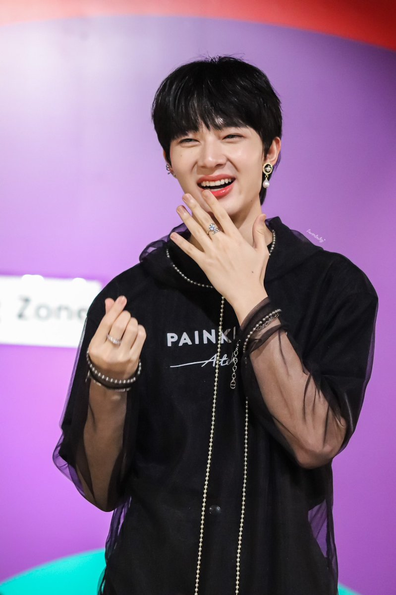 lavenderkiz's tweet photo. แค่ห้ามน่ารักกับใครแบบนั้น เว้นให้ฉันคนเดียวได้ไหม~
#NanaNu #DOSERUNWAY2022 
@CwrNew https://t.co/lAI7PgBvks