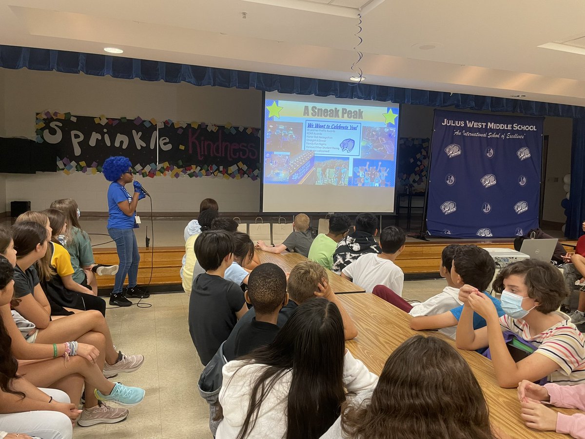 First 7th Grade Townhall of the year was a 💯. When asked to use 1 word to describe the start of the year Ss shared: #Happy #Reflective #Fun #Grateful