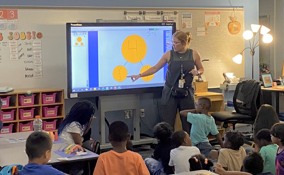 EvaPTISD's tweet image. These first graders were totally engaged while Ms. @merrisschroder7 taught number bonds! They were discussing different ways to make four! @Hancockcfisd #Primary #FirstGradeMath ➕