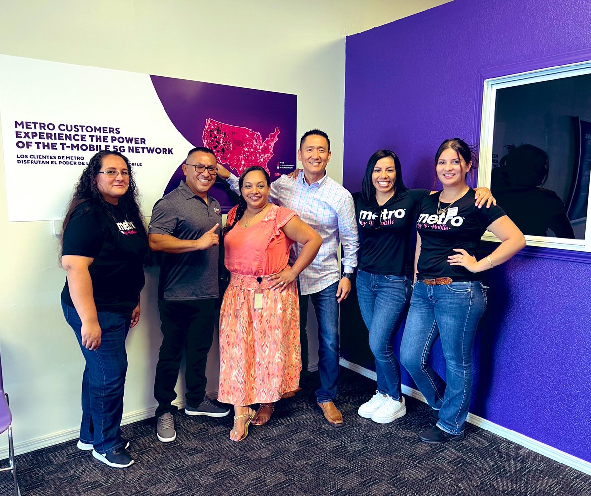 JamesLeeWW's tweet photo. Total Experience #DreamTeam 5G Network &amp; @MetroByTMobile #FrontlineFirst @parker_cia @nikhilpreddy Making Central Valley the pace-setter of what partnering is all about  #5GForAll @dbarhum https://t.co/8bn2IzpH1R