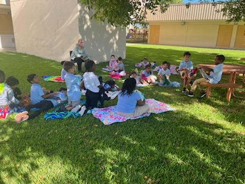 CampbellDriveK8's tweet photo. Celebrating World Literacy Day outside on on a beautiful day! Bears, blankets and books...oh my! #cdk8sohappytogether #cdk8mightydragons https://t.co/UZLbEE6MTG