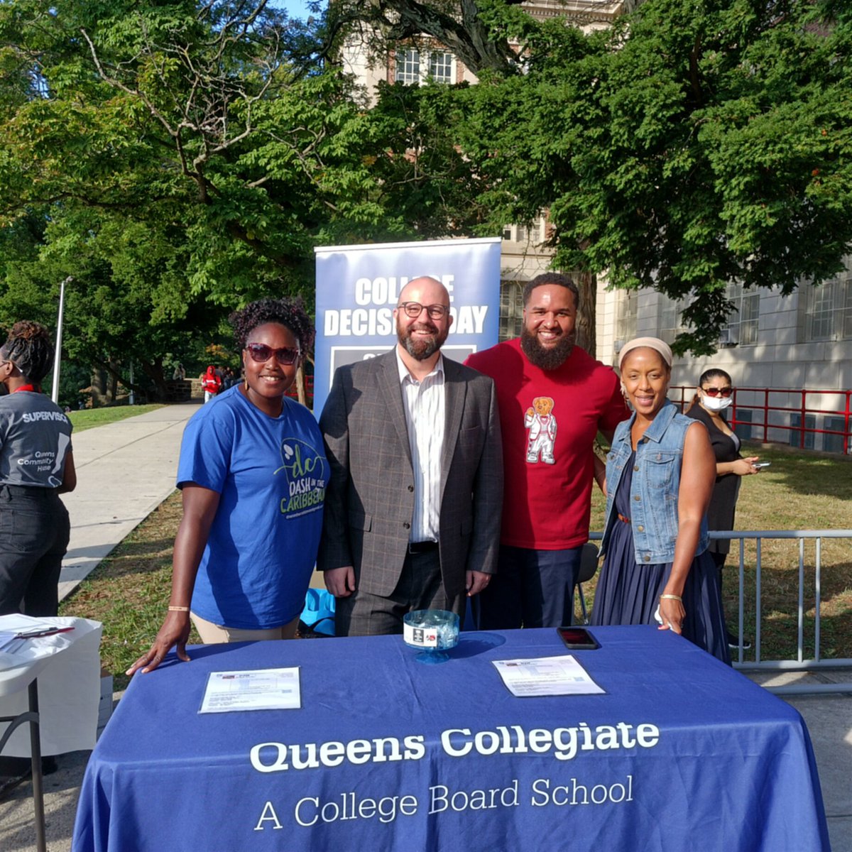 qc_principal's tweet photo. Grateful to our PTA parents welcoming students and families back on day one of the year ahead!
@Dr_JVanEss @QSNYCDOE https://t.co/r4rSF7TAG8