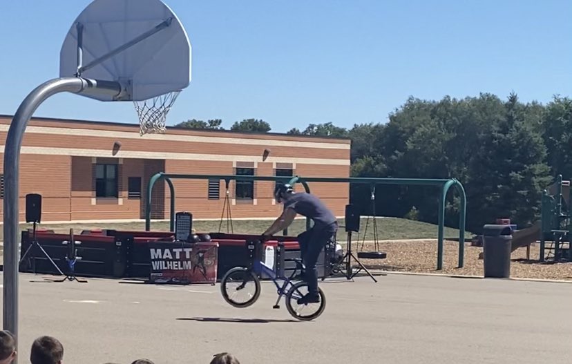 Hugger Elementary-RCS tweet media