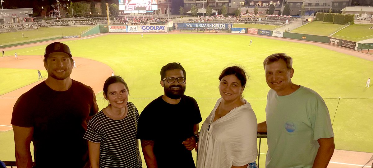 Grateful to spend a *perfect* early fall night with @UABRadiology and @uabRadResidents to cheer on the @BhamBarons ⚾️🧢 And always fun to hang with my fellow #mskrads!