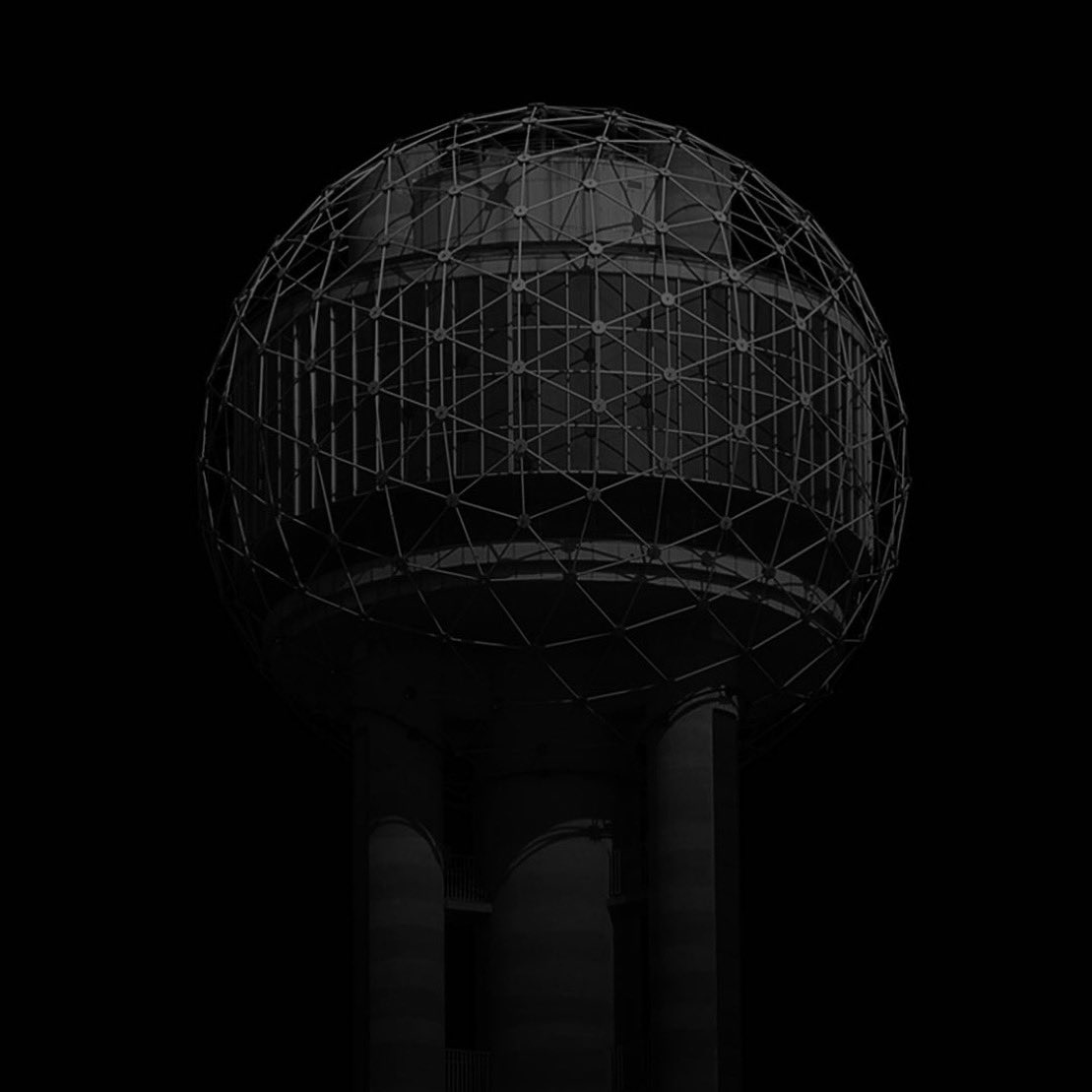 ReunionTower's tweet photo. What a bright light the Queen was. It’s only appropriate to mourn her passing by going dark. 🇬🇧 https://t.co/3FdXNODQBe