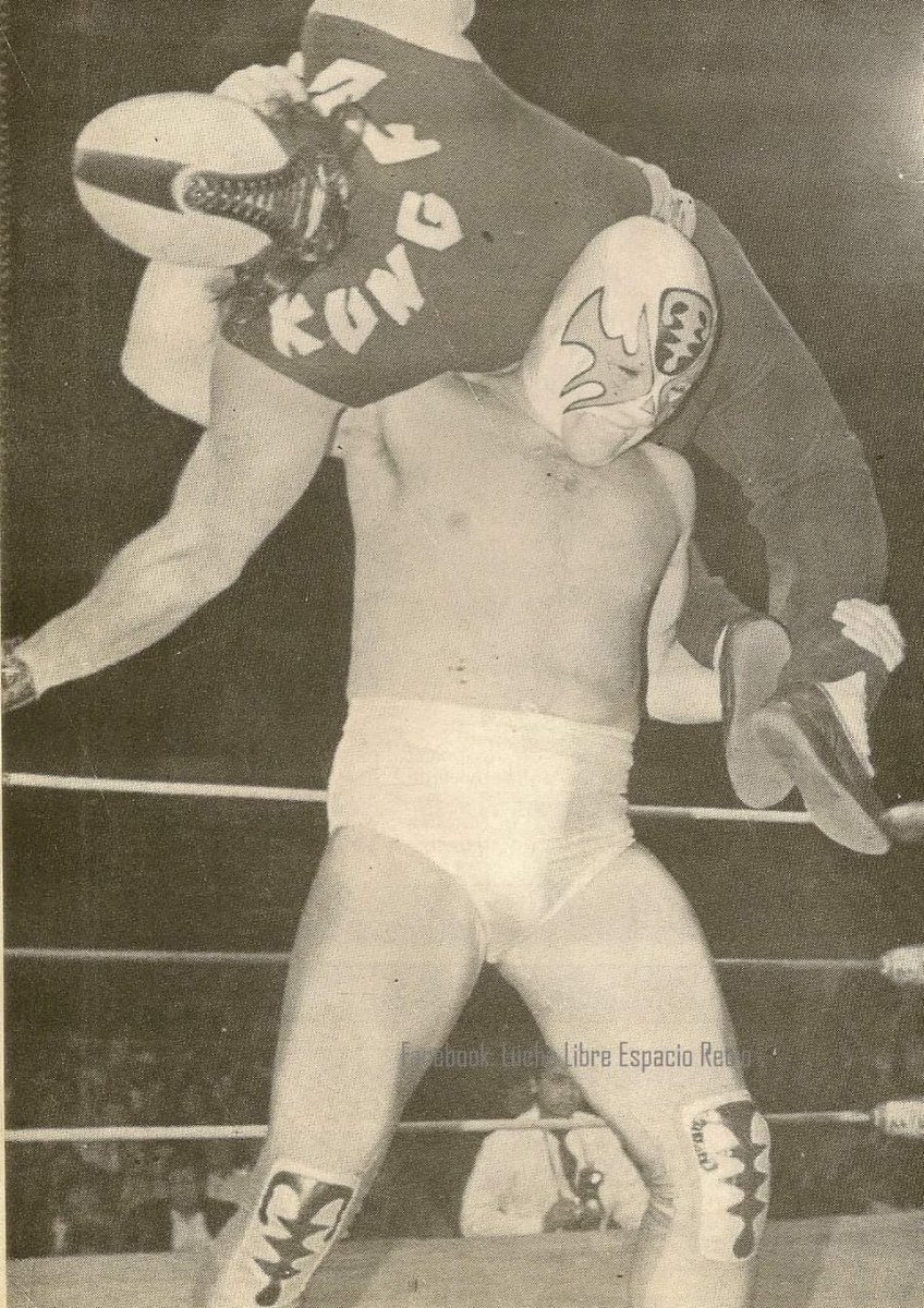 Atlantis_CMLL's tweet photo. El día que le gane la máscara a kung fu https://t.co/XzKedmTYyA