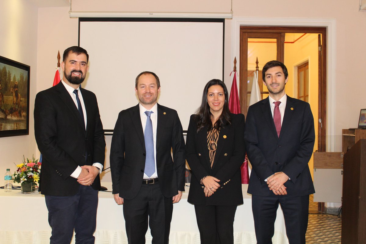 upap_py's tweet photo. En el marco de nuestro aniversario y de nuestra vinculación con la @autonomadechile, recibimos al Mg. Ignacio Javier Ribera Concha y el Dr. Gustavo Niklander Ribera, quienes desarrollaron la Conferencia “Dos reflexiones actuales necesarias”.

Leé más: https://t.co/ntSiZNxWMp. https://t.co/dwrAUeDjE7