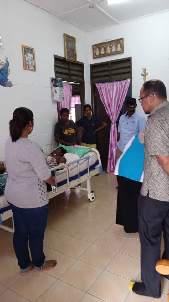 TambunP63's tweet photo. Pejabat Parlimen Port Dickson pada hari ini menyampaikan sumbangan kebajikan kepada Encik Abu Hanifah dari Kg Paya yang menghidap kanser usus dan juga Encik Rajkumar dari Ladang PD Lukut yang terlibat dalam kemalangan baru-baru ini.
#ParlimenPD
@anwaribrahim https://t.co/Ps5bmem3WK