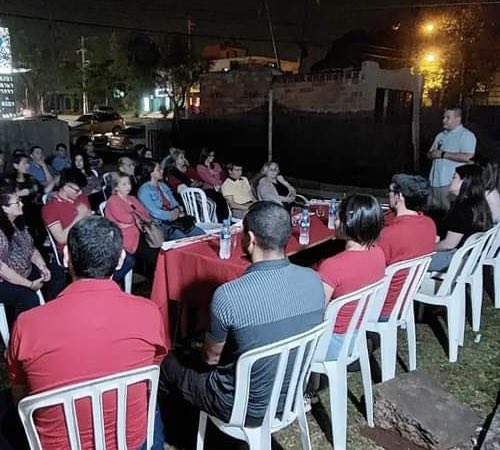 AguileraBettina's tweet photo. Maravillosa reunión en la secc 9 de #CDE con la candidata a convencional Mariza Arzamendia, gracias amigo @totoclerch por la invitación, llevamos la voz de nuestra #FuerzaRepublicana a cada rincón del #AltoParaná #ATodaMaquina 🙌🚩#List3 Opc 3
#wienspresidente
#PallaGobernador https://t.co/82vmiUBTWz