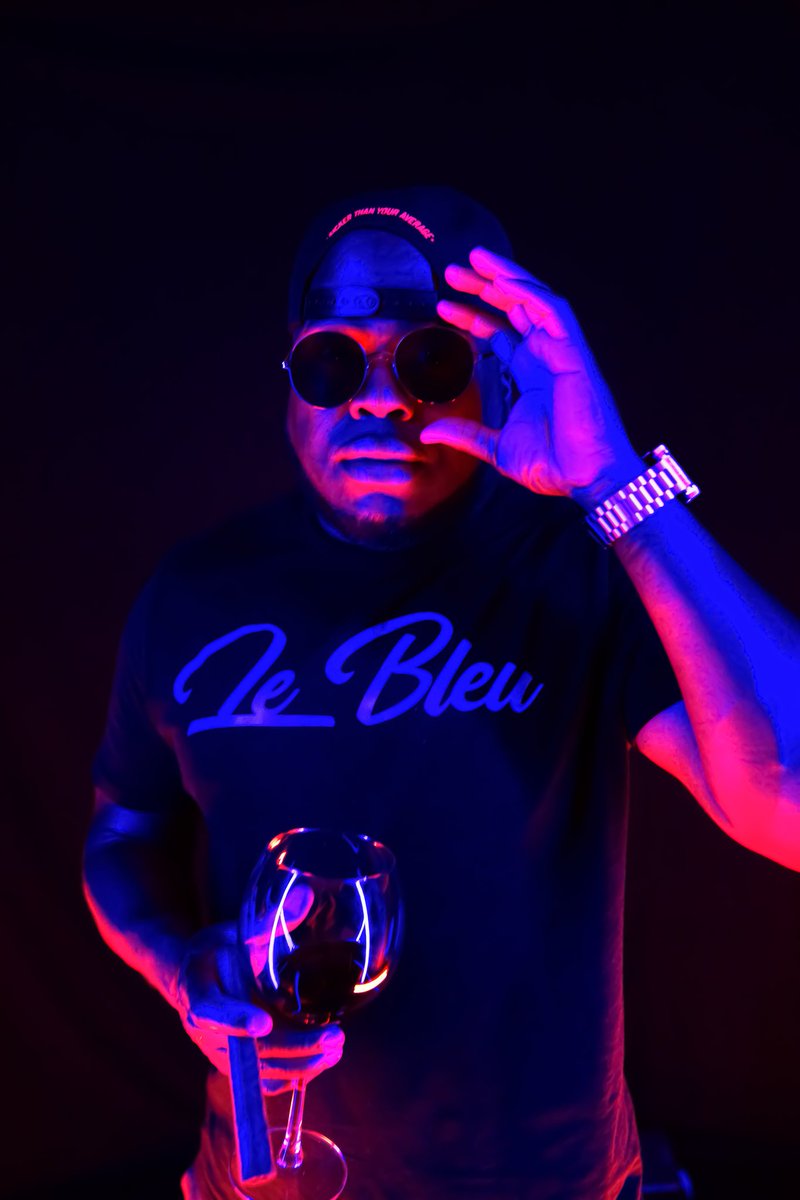 "A brand is a voice and a product is a souvenir."   Lisa Gansky
. 
Rocswell Radio app available now in both app stores click link app.rocswellradio.com 
📸 <a href="/SozeDidIt/">Soze</a>