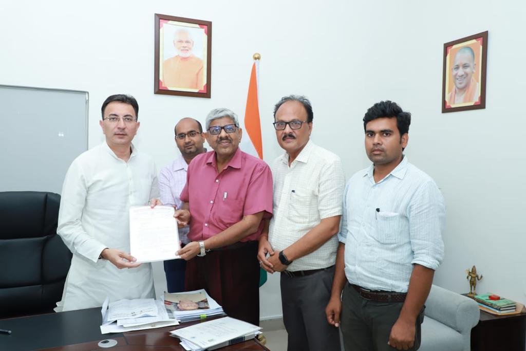 ydvasheesh's tweet photo. Honbl Public Works Department,UP Shri Jitin Prasad ji has been invited for the Engineers' Day programme.
#engineersday
@upenggassn https://t.co/dYOjMZ7TtG