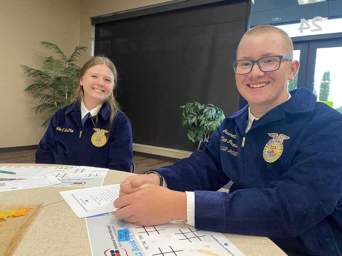 Martinsville FFA President, Maddie MacPhee and Vice President, Garrett Wilson attended the farm bureau banquet tonight. We are so proud of these students for being a good examples of leadership in our chapter! Thank you Morgan County Farm Bureau for the continued support!