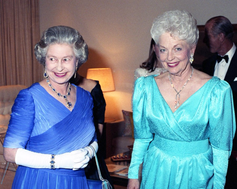 TracesofTexas's tweet photo. May 20, 1991 in Austin, Texas. I'll bet Ann Richards, born in and raised in unremarkable surroundings in Lakeview, Texas was pretty amazed to be standing there with the   Queen of England! https://t.co/D7BxhKOUUB