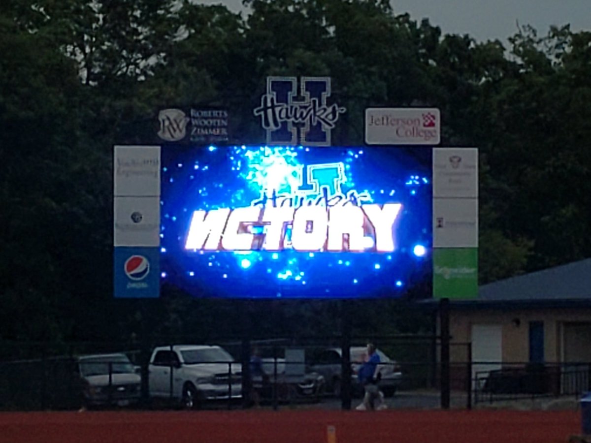 HHS_Footballers's tweet image. Great job tonight for our 7th and 8th grade Hawk Footballers.  7th wins 16-0 and 8th wins 24 -20 over Cape Central.