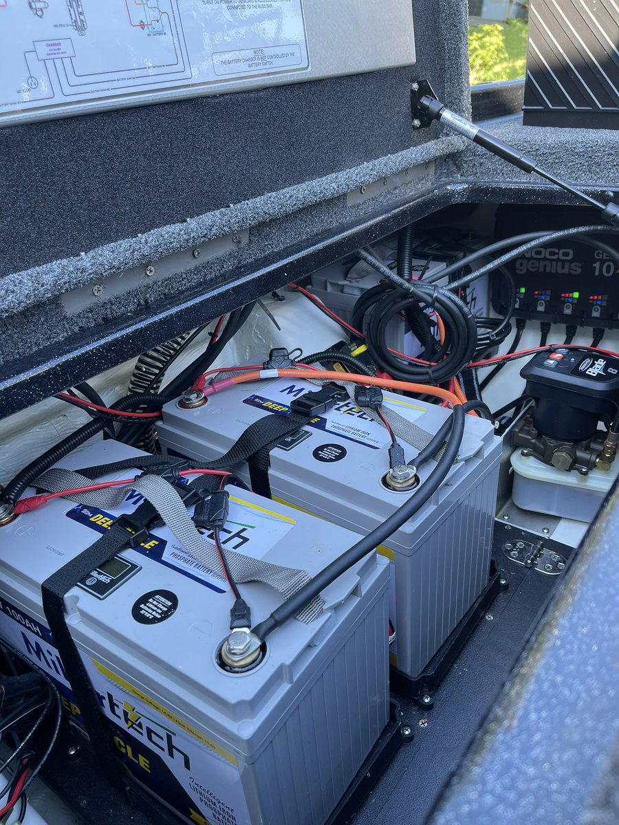 EdwardRagsdale's tweet image. Awesome setup. #millertechlithium @ACMLexington @NitroBoats @BerkleyFishing @FavoriteRodsUSA @Lews_Fishing @ZOOMBaitCompany