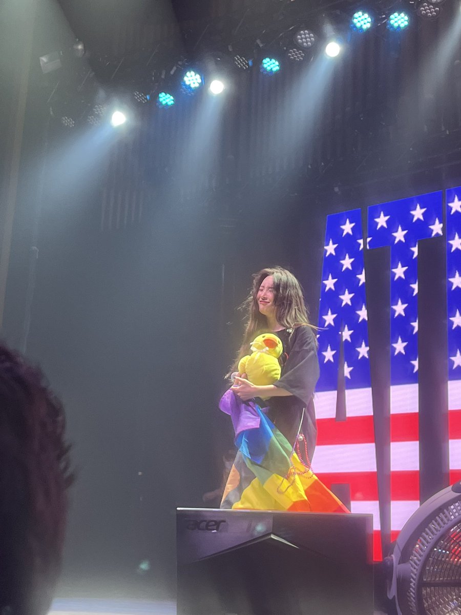 lgbtseoho's tweet photo. cannot believe I was able to hand Sunmi my pride flag!!!
#SUNMI_TOUR_GOODGIRLGONEMAD
#sunmiinatlanta #선미
@miyaohyeah @official_sunmi_ https://t.co/Oi2amausfJ