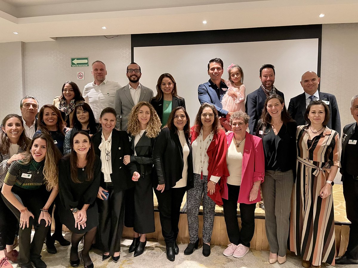 ferlop89's tweet photo. Se reunieron las 6 generaciones de egresados de la Maestría en Liderazgo Positivo. #EXATECMI @Tecmilenio https://t.co/JIRCmGI0jM