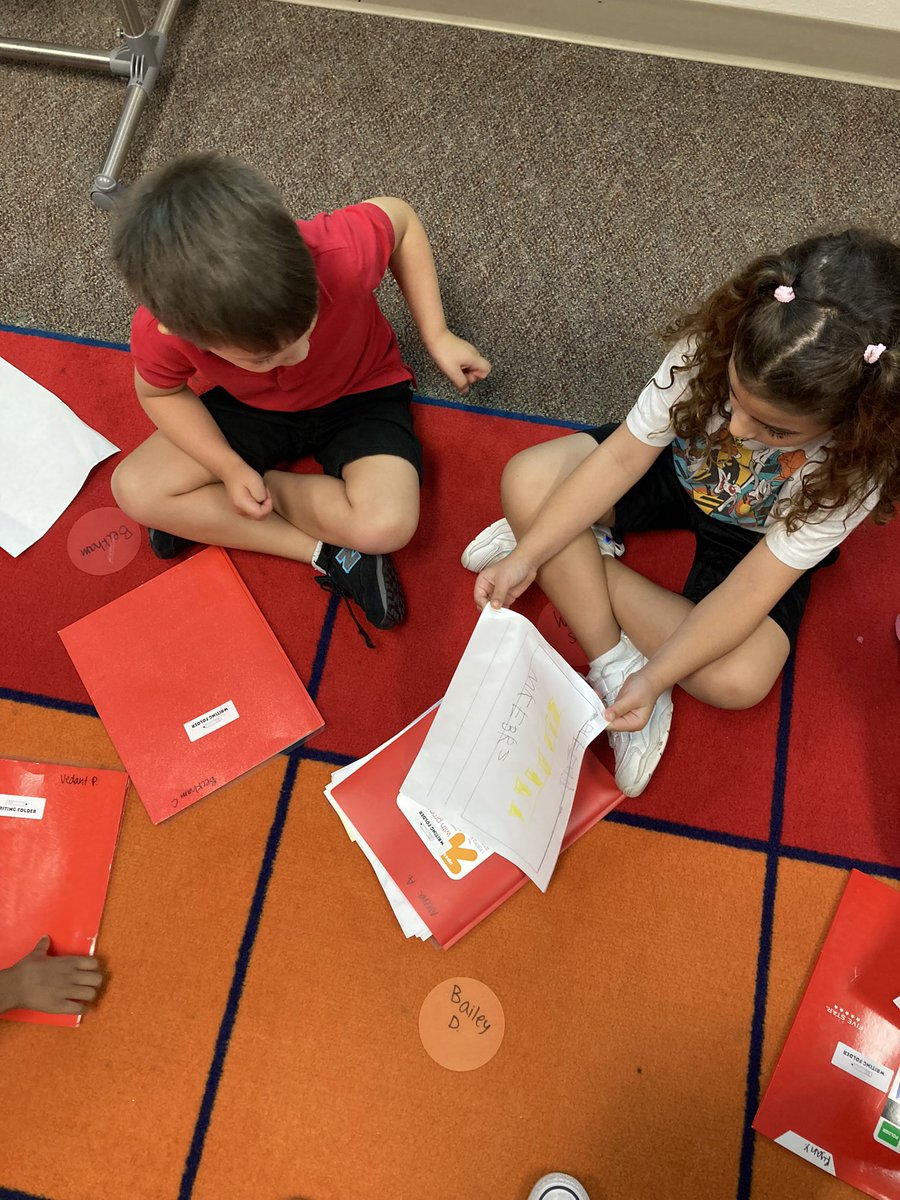 MsLKoenning's tweet photo. Collaborating with our writing partners! #FISDmadetoshine https://t.co/YMsfW449ke
