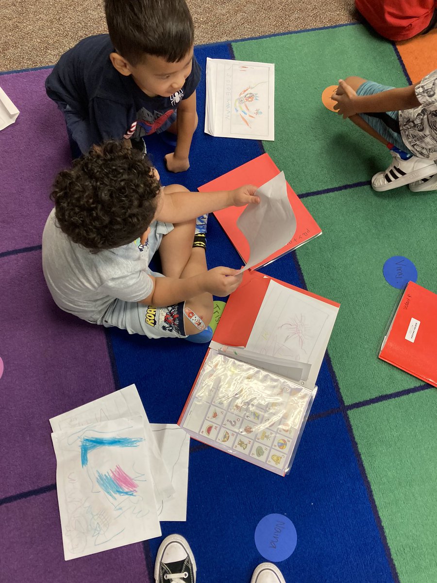 MsLKoenning's tweet photo. Collaborating with our writing partners! #FISDmadetoshine https://t.co/YMsfW449ke