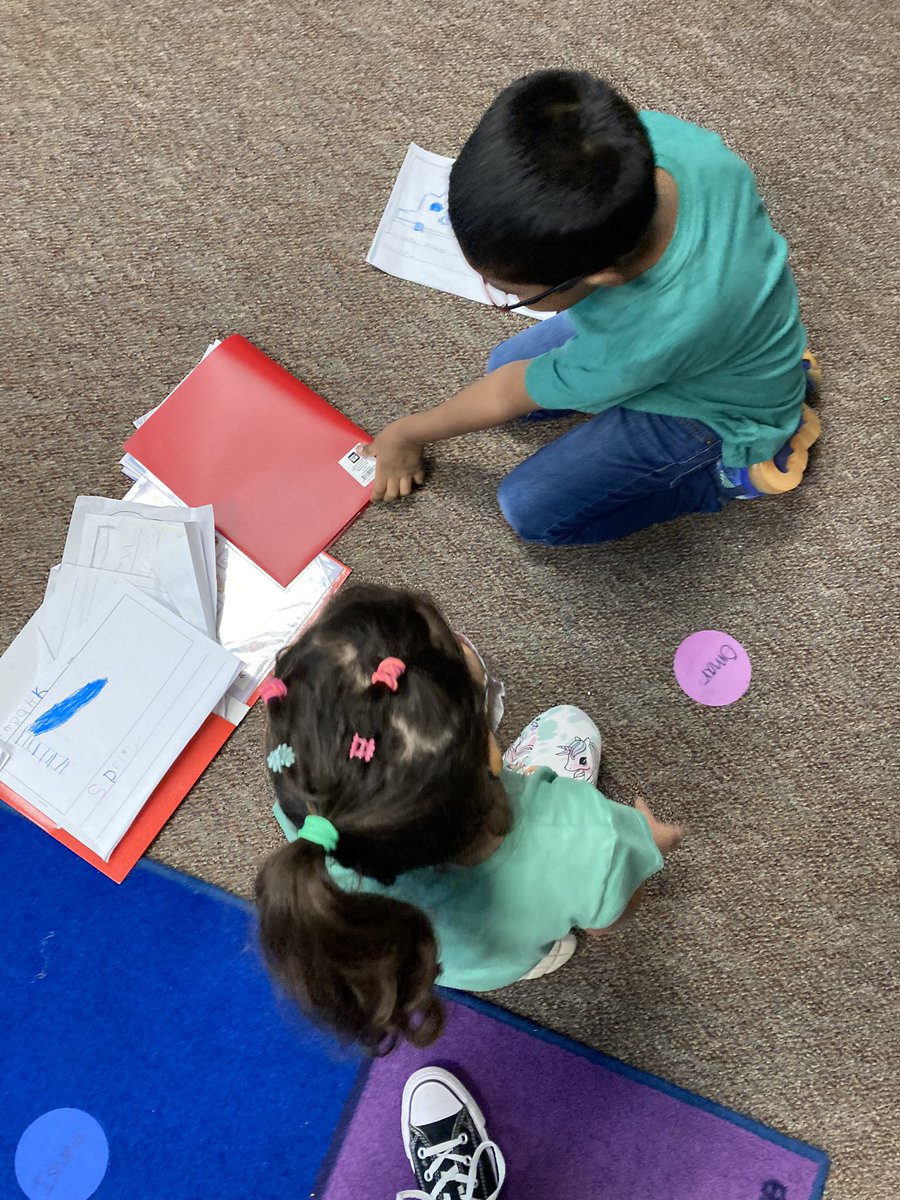 MsLKoenning's tweet photo. Collaborating with our writing partners! #FISDmadetoshine https://t.co/YMsfW449ke