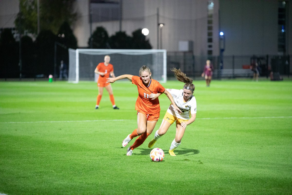 IlliniSoccer's tweet photo. THAT'S AN ILLINOIS WIN! 🔶🔷

The #Illini hold on despite the Missouri's push, emerging victorious in Champaign.

FINAL
Illinois 1
Mizzou 0 https://t.co/f0XyxAxjAv