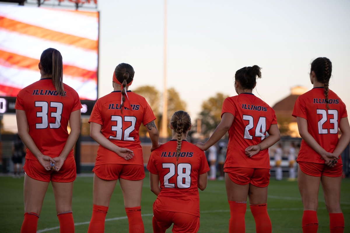 IlliniSoccer's tweet photo. THAT'S AN ILLINOIS WIN! 🔶🔷

The #Illini hold on despite the Missouri's push, emerging victorious in Champaign.

FINAL
Illinois 1
Mizzou 0 https://t.co/f0XyxAxjAv