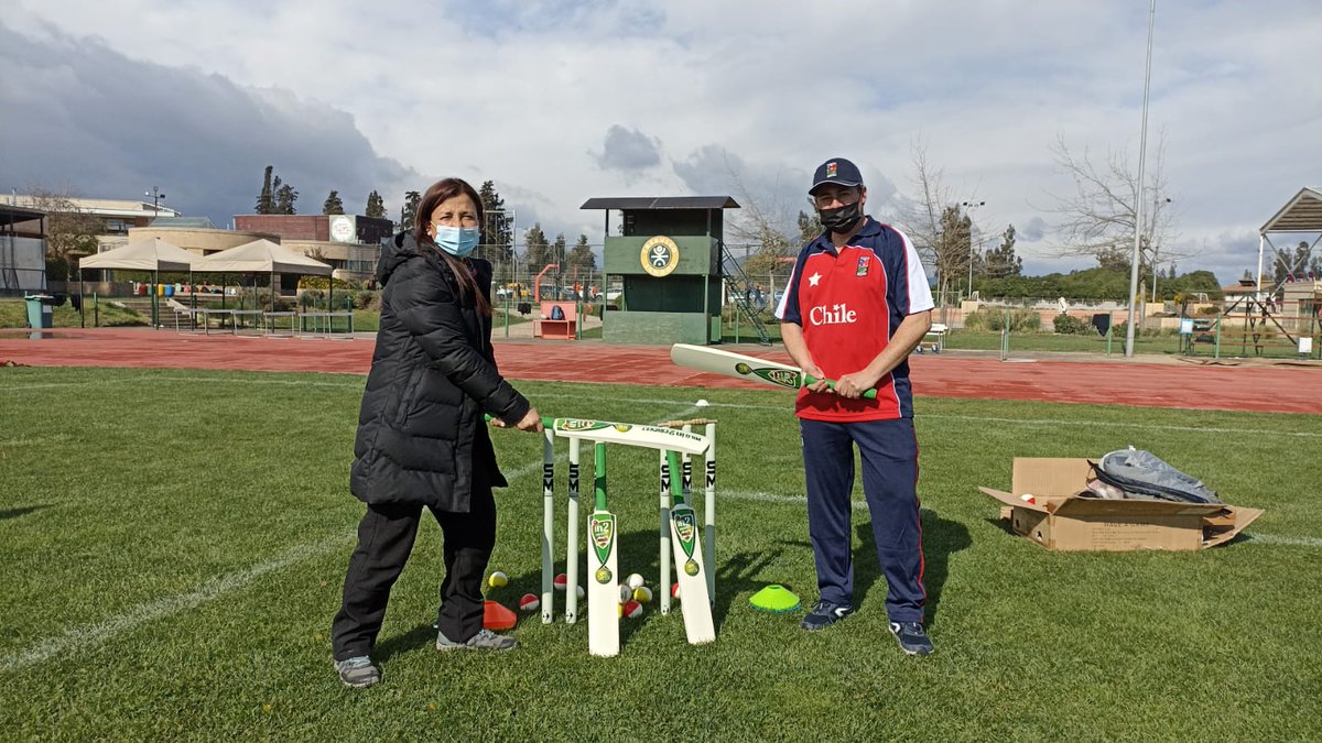 Cricket_Chi's tweet photo. Estamos creciendo 😍 🇨🇱
🔵🔴 Hoy sellamos un convenio de colaboración con el Colegio Trabulco de Talagante para desarrollar cricket en esta comunidad educativa.
Les deseamos el mayor de los éxitos a nuestros entrenadores @albayay_jara y Cristian Barrales 🏏
#Comunidad #Cricket https://t.co/lFXS3cDwXY