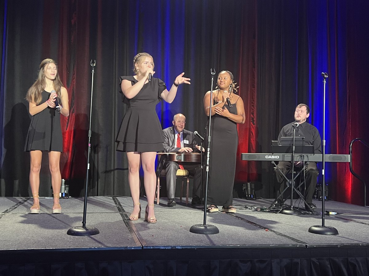 CardBev_CFCS's tweet photo. America's Musical Journey Part 2 - Clover &amp; Co. So proud of 4-H members! #ifheworldcongress https://t.co/uerGvQLdNx