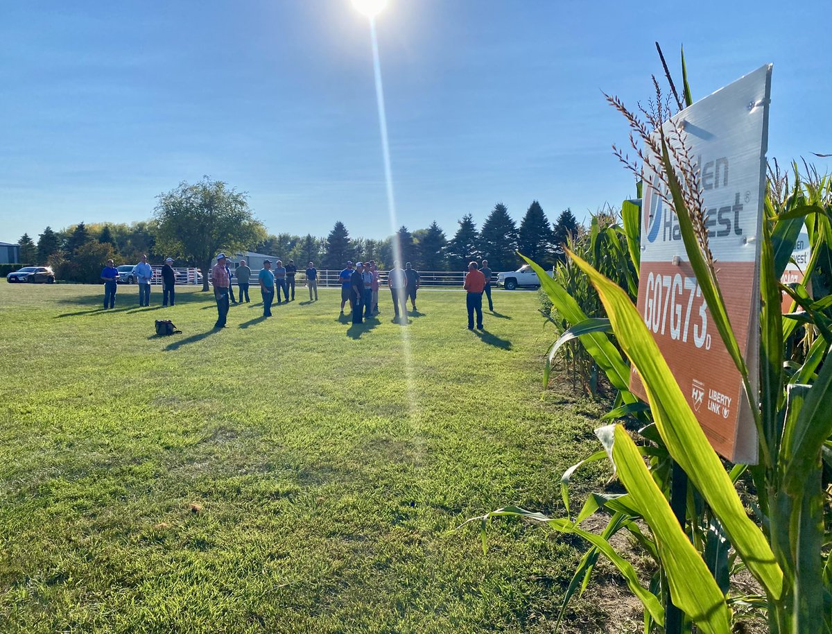 ProgressiveSeed's tweet photo. Had a great dinner and field day with our @GldnHarvest customers tonight! Thanks for joining us, everyone! https://t.co/KnzcLBvpS3