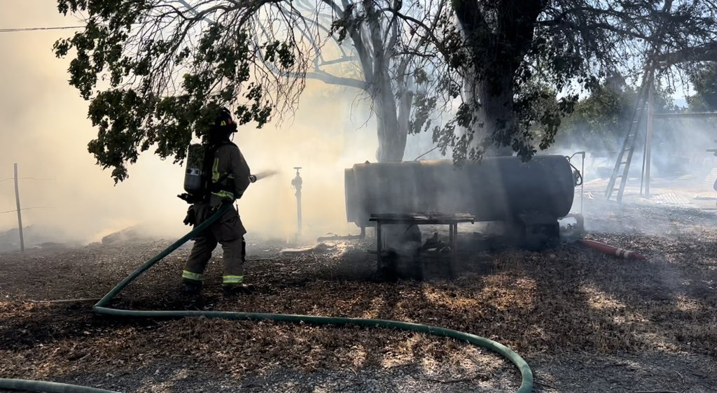calfireSCU's tweet photo. Firefighters responded to a barn fire in San Martin. In the area of Maple X Llagas Ave. #MapleFire Crews were able to extinguish the fire and prevent any other structures from being lost. @MorganHillPD @CityofMorganHil https://t.co/rypL2Lo3yI