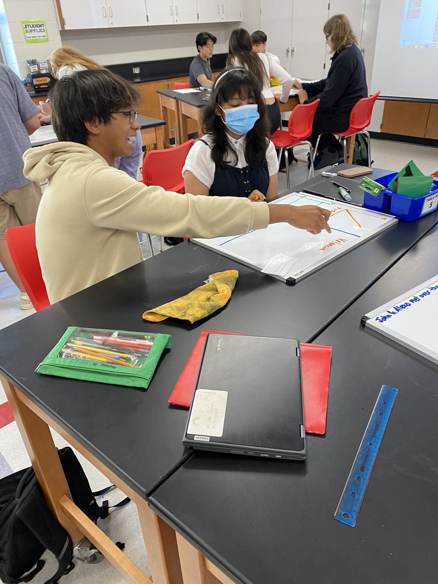 Reeves_Physics's tweet photo. Today in AP Physics 1 we were finding our slope mates! Students were given either an x-t or v-t graph, they had to find their partner who had their corresponding graph based on the slopes and shapes. Students then worked to make the other three representations of motion. https://t.co/4022qU8om6