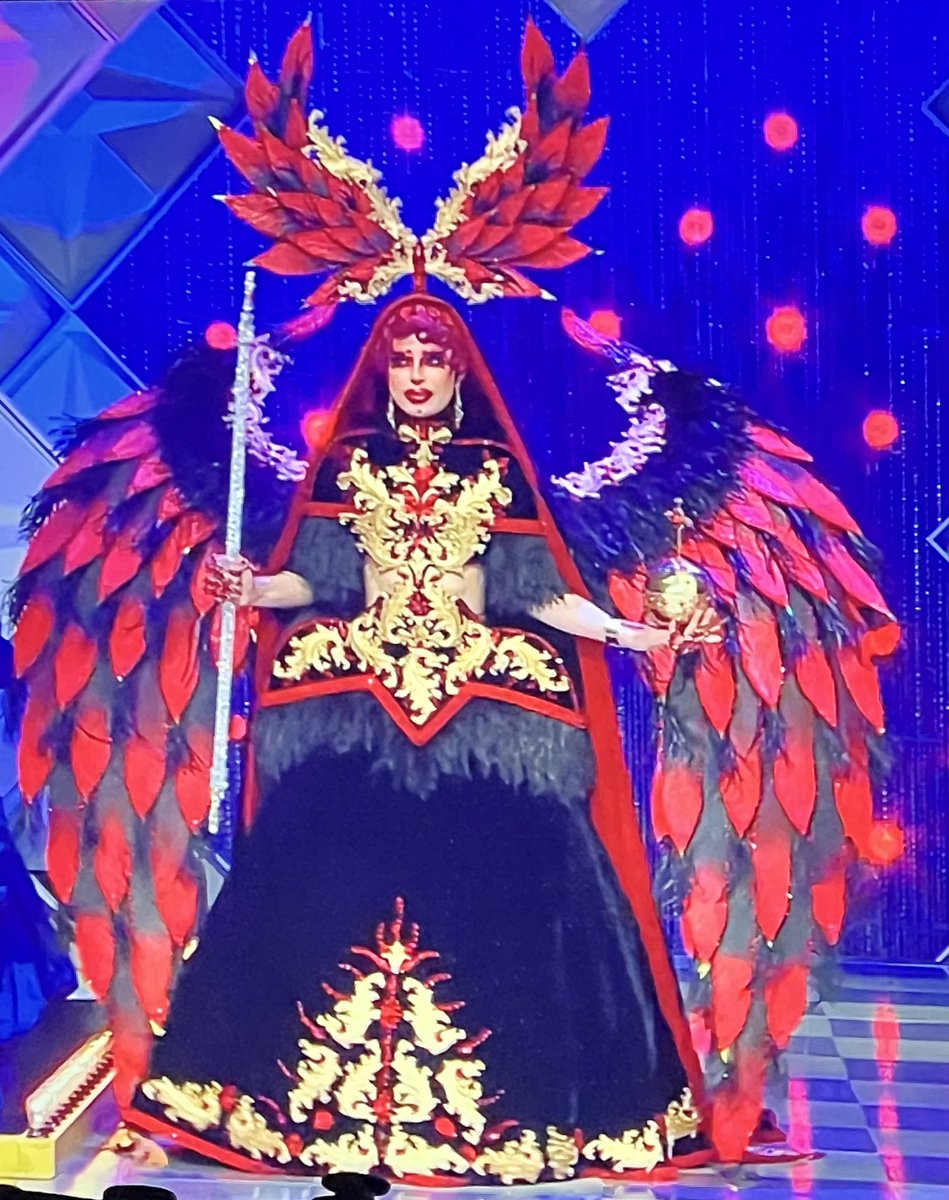 Dragraceszn's tweet photo. She served for the Aquarius’s @itsqueenicesis #DragRace #DragRaceCanada https://t.co/9rtujTUnzy