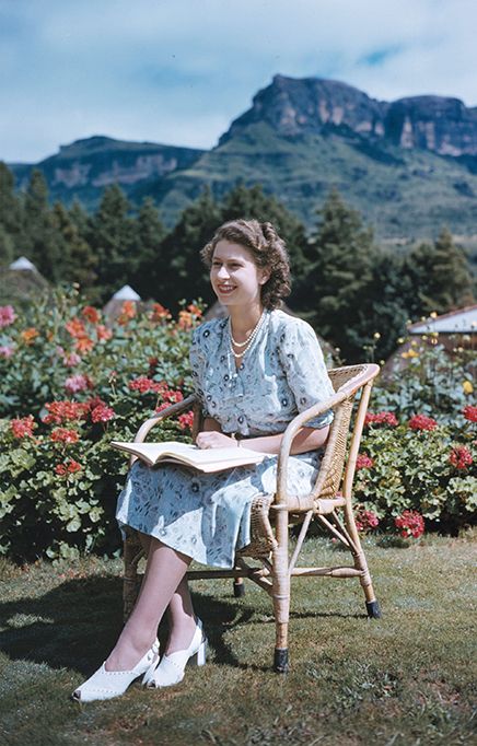 catescigarette's tweet photo. RIP to the queen Elizabeth II🕊️ https://t.co/VCps8FjSqr