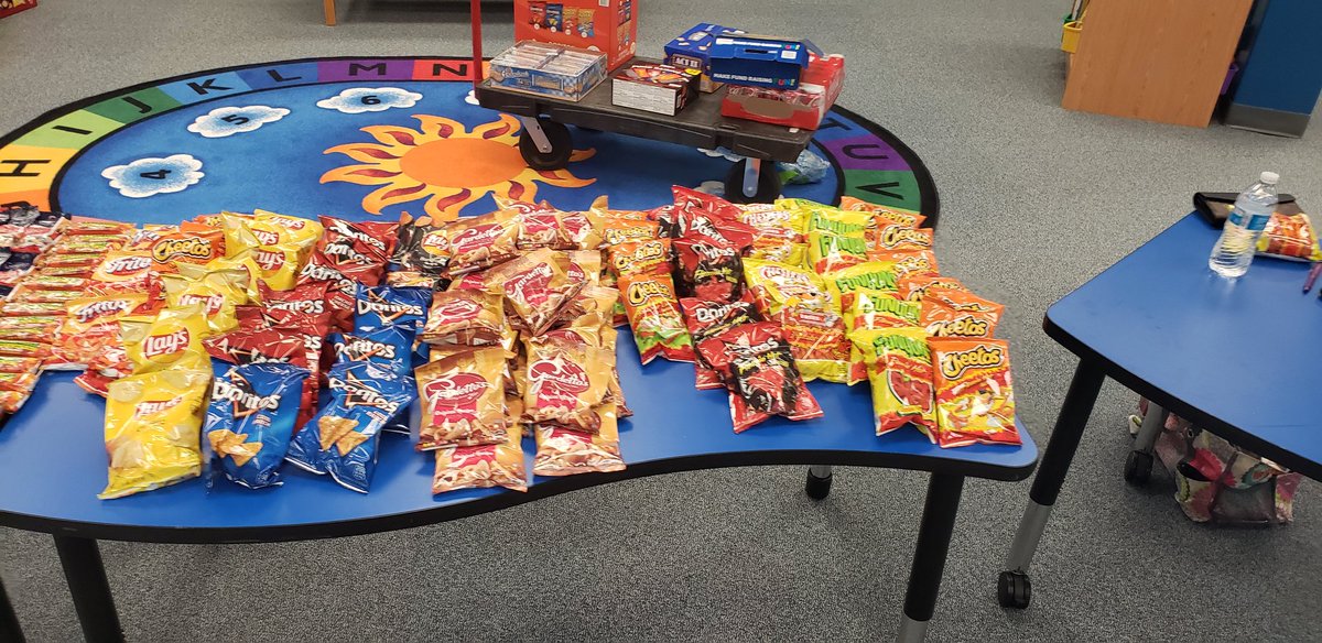 Are you ready for some 🏈🏈🏈🏈!!! <a href="/boonelementary/">Boone Elementary</a> celebrated NFL kick-off today with Jersey and Jeans and yummy concession snacks! #bearspowerup