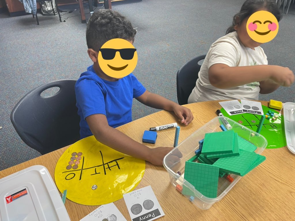 S_Rod33's tweet photo. Scholars making connections between the base-ten place value system and our monetary system. @FBISDmath @FortBendISD @JES_Dragons #KnowYourImpact #Manipulatives #elemchat #edutwitter #edgap #NumberWorlds #math #intervention #teachertwitter #elemchat #education https://t.co/0Mafg9sxlN