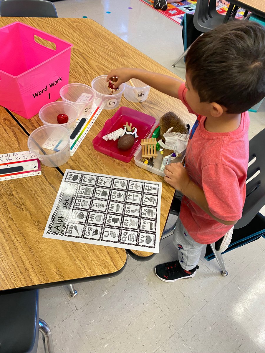 MrsPorterNSE's tweet photo. Ready. Set. STATIONS! ✏️📚 Go Kinder! #MISDpageturners #NSE1team @NicholsSawmill https://t.co/WxPTp8SRTB