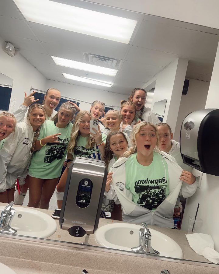 eagles volleyball tweet media