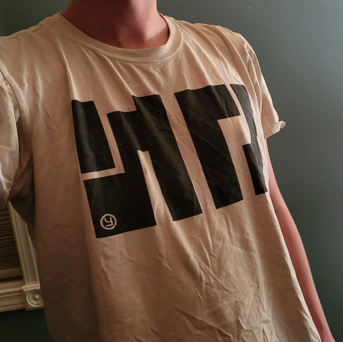 smackman17's tweet photo. @cupofn00bles Lol I got my (rather wrinkled) Splatoon shirt to celebrate https://t.co/DwYhhwQLTx