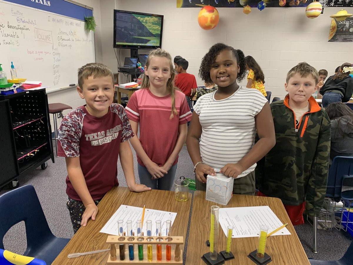 MedinaKaty2's tweet photo. Rainbow 🌈 Lab. If you want to be successful then you need to read carefully and know how to read by the meniscus. #volume #graduatedcylinder #forthefuture #scienceisfun @AngletonISD @Westside_AISD https://t.co/SLFSew6P9q