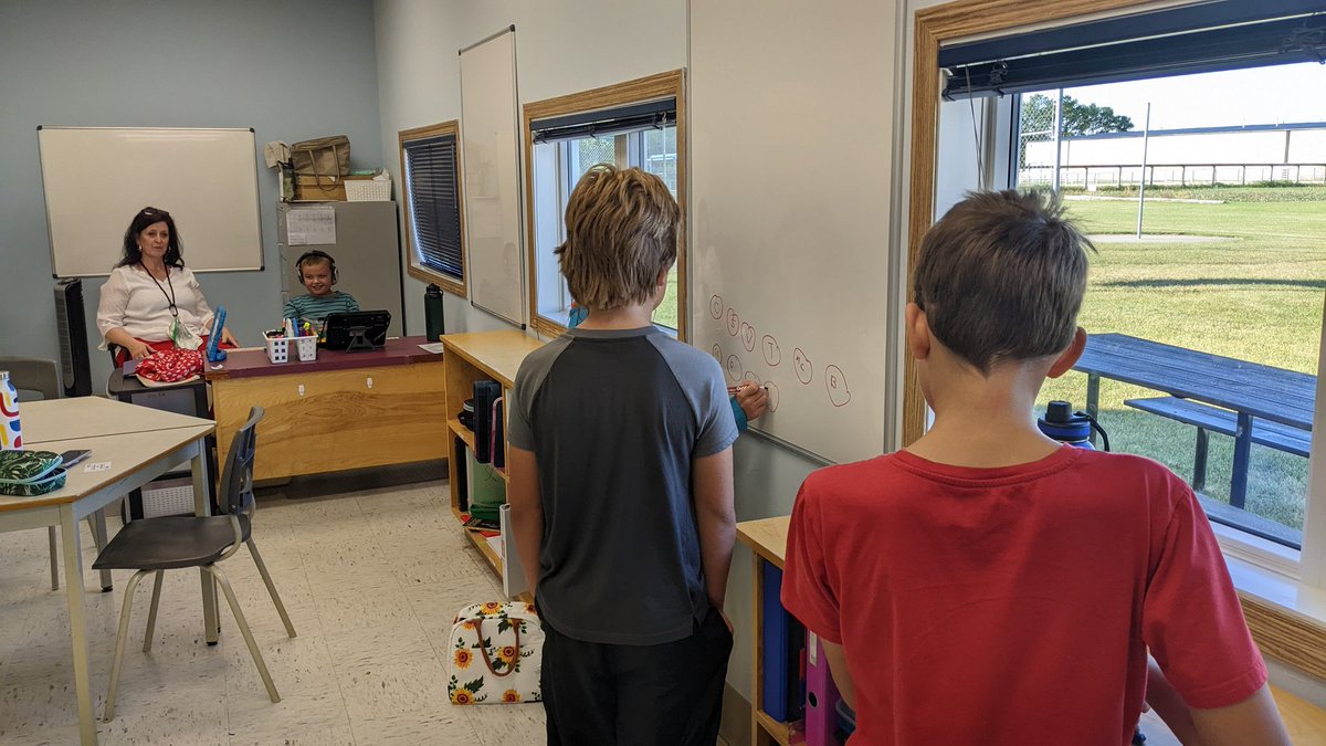 I am loving our new whiteboards in our grade 5/6 room! Students demonstrated perseverance and excitement as they conquered the Ice Cream Scoop Task from @youcubed and Crossing the Bridge from @nrichmaths. @thinkingclssrms @pgliljedahl @joboaler #donsch