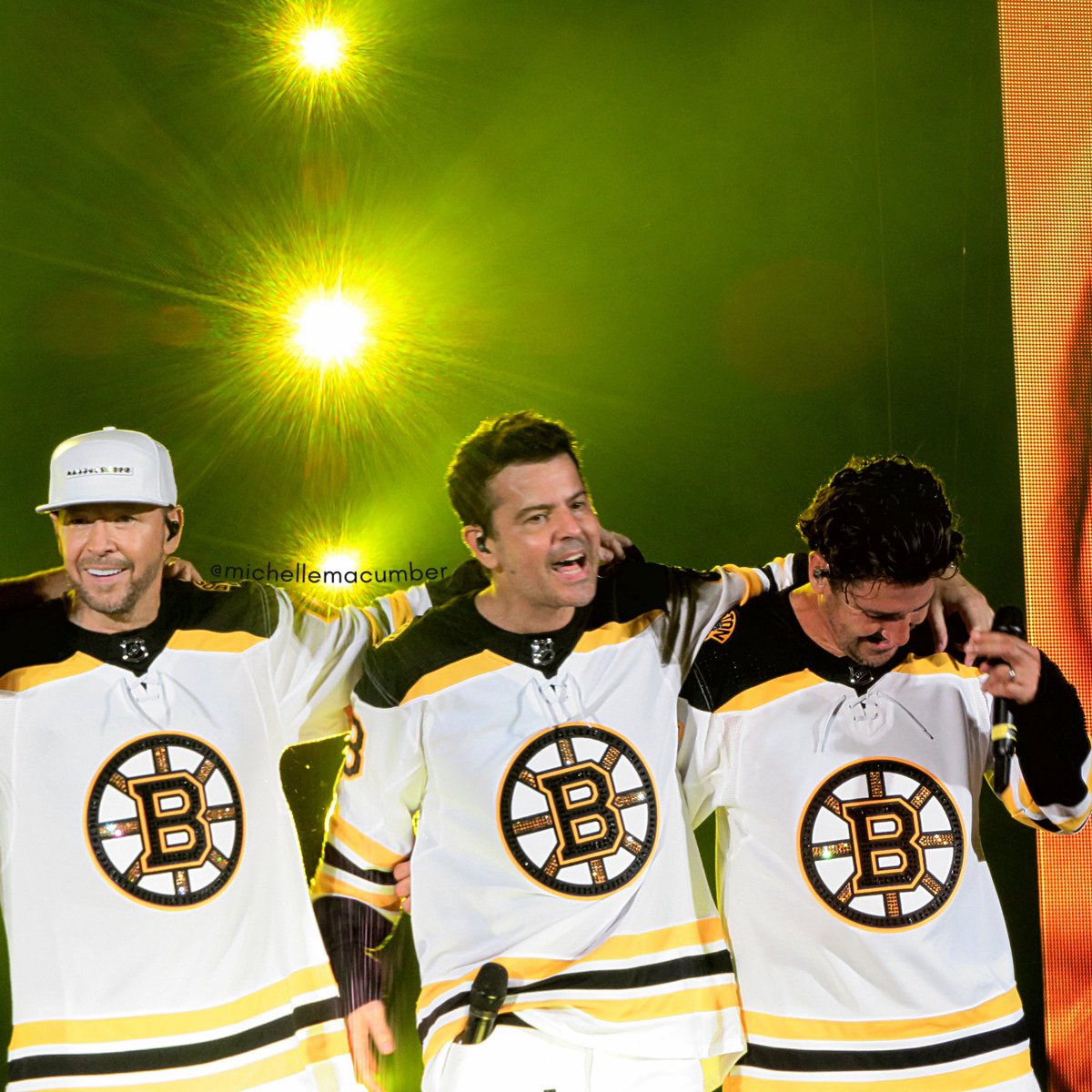 MichelleMacumbe's tweet photo. #Three4Thursday on #ThrowbackThursday &amp; #ThankfulThursday w/ @DonnieWahlberg @jordanknight &amp; @JonathanRKnight at @fenwaypark 🤩😍⚾️!!! @NKOTB #NKOTBFenway #NKOTBOSTON #NKOTBSummer2021 #NKOTB #JordanGirl #Thankful4Jordan #Thankful4NKOTB #Thankful4Donnie #Thankful4Jonathan https://t.co/HYT3m3w9Uu