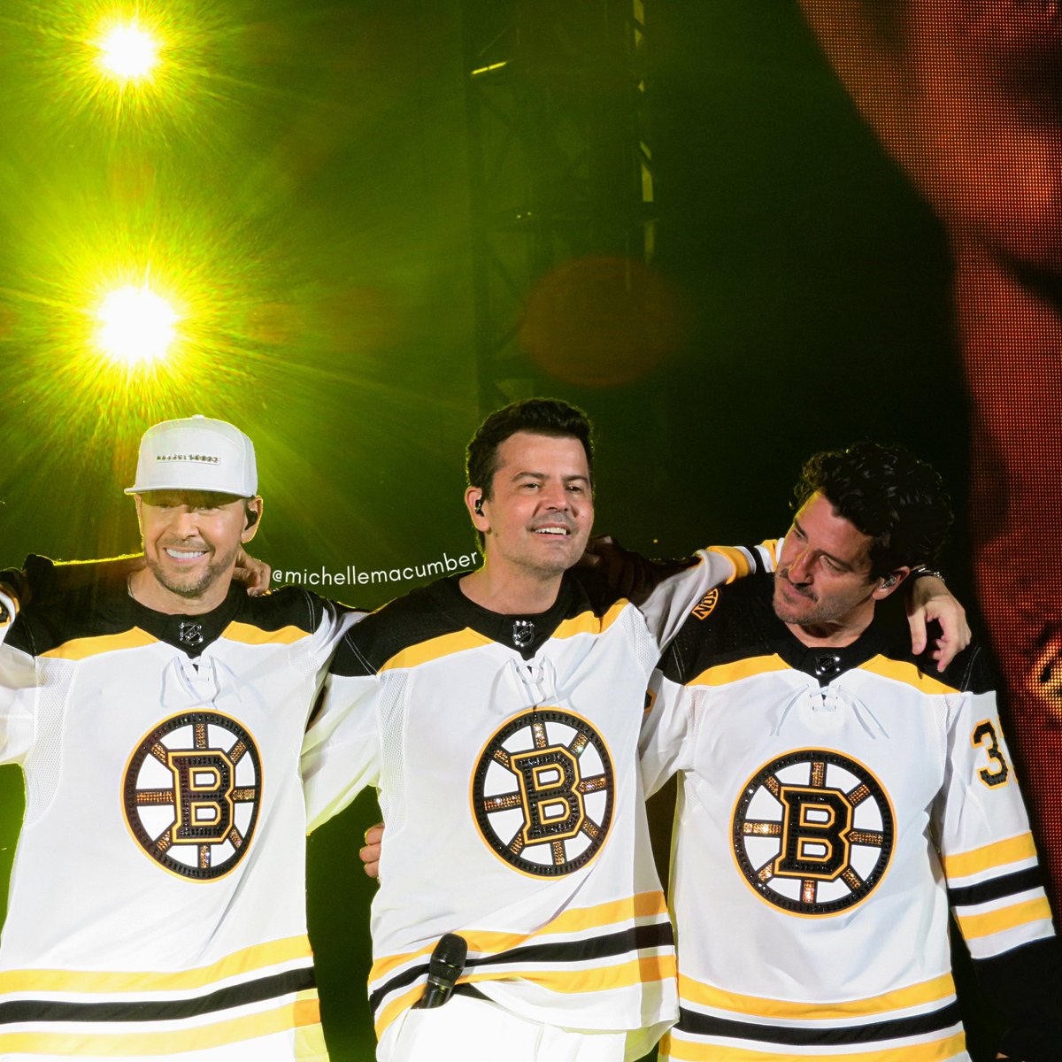 MichelleMacumbe's tweet photo. #Three4Thursday on #ThrowbackThursday &amp; #ThankfulThursday w/ @DonnieWahlberg @jordanknight &amp; @JonathanRKnight at @fenwaypark 🤩😍⚾️!!! @NKOTB #NKOTBFenway #NKOTBOSTON #NKOTBSummer2021 #NKOTB #JordanGirl #Thankful4Jordan #Thankful4NKOTB #Thankful4Donnie #Thankful4Jonathan https://t.co/HYT3m3w9Uu