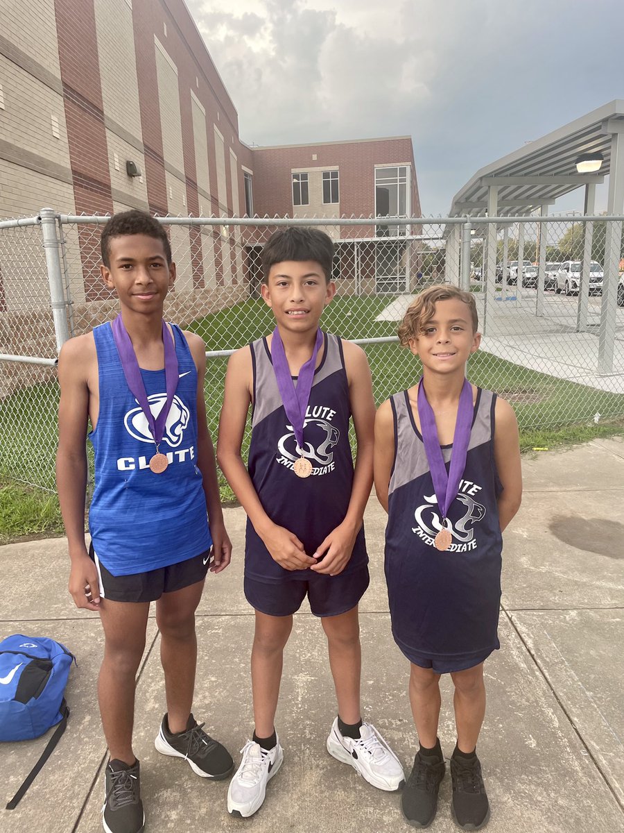 AtomicFreelon's tweet photo. Yeah buddy. Y’all better watch out Clute Cougars are coming for y’all.
Girls 10th , 11th , 12th
Boys 6th , 7th , 15th
Great job 👏🏽 Runners.
#CrossCountry #XC #CLUTE @CluteCougars @tmfulton1 @kklehm3 https://t.co/ZLP3jpUW7j