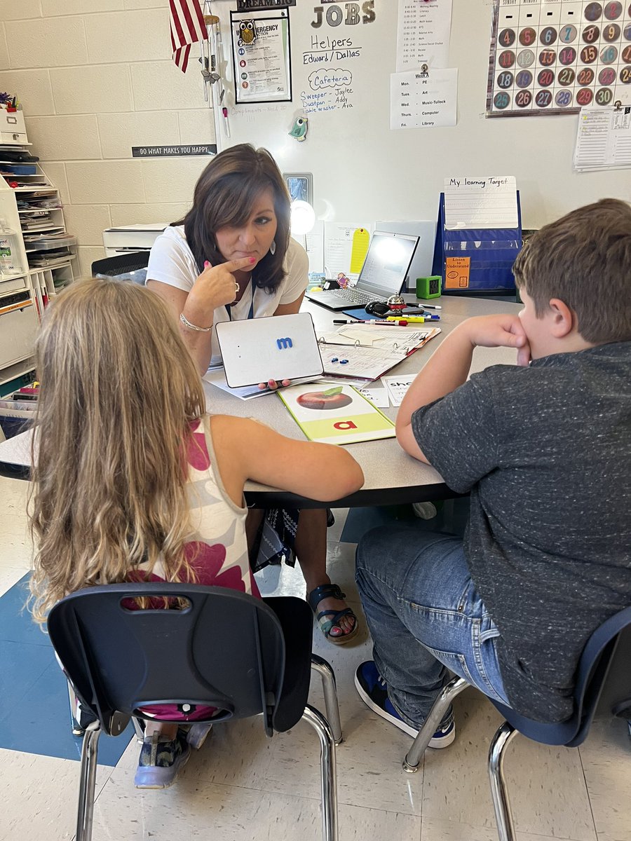 lisacoons10's tweet photo. Today we visiting Snow Hill Elementary in @hamcoschools‼️ @BHDuckworth @ystewart1 Teachers and tutors were focused on foundational skills to help ensure students have successful literacy experiences. #TNALLCorps #AccelerateTN @TNedu https://t.co/osAzvrQaAt