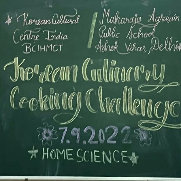 mapsavschool's tweet image. Students of #MAPS participated in an #InternationalExchangeProgram - Korean Culinary Cooking Challenge
The #students of classes XI and XII prepared delicious traditional Korean dishes with fusion of #Indian taste. 
#IndoKoreanCollaboration @Dir_Education @AlkaSahani