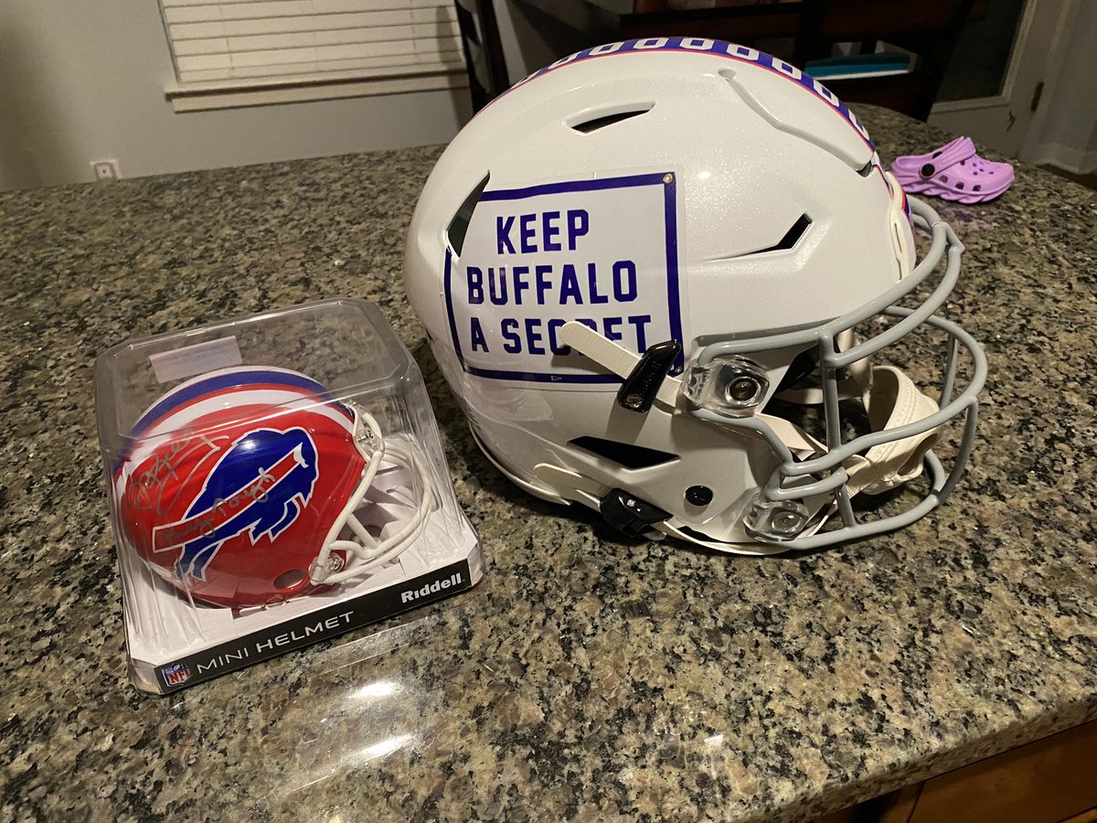 TroyFergusonJr1's tweet photo. @KyleBrandt can I get an auto on the white one? #BillsMafia #MafiaMountUp https://t.co/MyUKoOMJg9