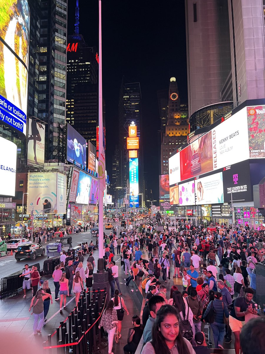 skieloliva's tweet photo. La ciudad salvaje pero q m puede #nyc #usopen #nightsummer https://t.co/9vVVwFahaT