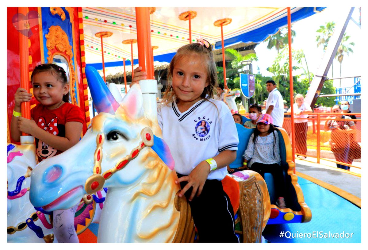 QuieroSV's tweet photo. 🔴  #SunsetPack | Ver la #sonrisa 😉 de estos niños no tiene precio, con estas #sonrisas nos damos por bien #pagados para seguir adelante en la #transformación de #ElSalvador. 🇸🇻 ❤️ https://t.co/GP9TRAuQGb